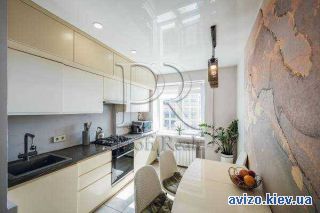 Продаю <a class='adt__geo' href='/nerukhomist/prodazh-kvartyr/kyiv/q-3-кімнатні/'>3 кімнати</a>-комнатную квартиру, ст.м. Дорогожичи