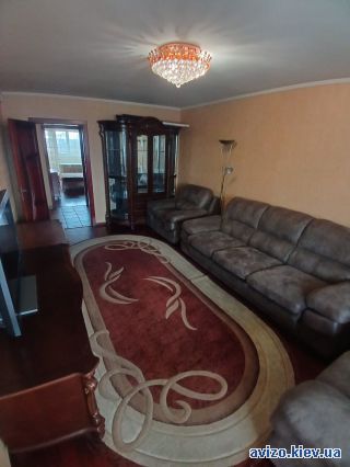Сдам <a class='adt__geo' href='/nerukhomist/orenda-kvartyr-dovhostrokovo/kyiv/q-3-кімнатні/'>3 кімнати</a>-комнатную квартиру, ст.м. Дарница