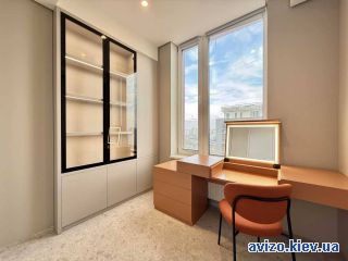 Продам <a class='adt__geo' href='/nerukhomist/prodazh-kvartyr/kyiv/q-багатокімнатні/'>6 кімнат</a>-комнатную квартиру