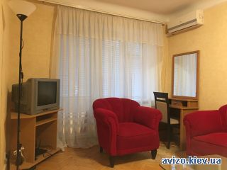 Аренда <a class='adt__geo' href='/nerukhomist/orenda-kvartyr-dovhostrokovo/kyiv/q-1-кімнатні/'>1 кімната</a>-комнатной квартиры, ст.м. Университет