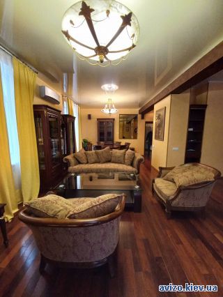 <a class='adt__geo' href='/nerukhomist/prodazh-kvartyr/kyiv/q-3-кімнатні/'>3 кімнати</a>-комнатная квартира, ст.м. Печерская