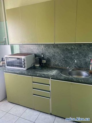 Продаю <a class='adt__geo' href='/nerukhomist/prodazh-kvartyr/kyiv/q-2-кімнатні/'>2 кімнати</a>-комнатную квартиру, ст.м. Героев Днепра