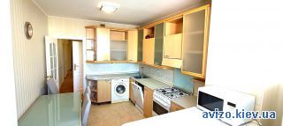 <a class='adt__geo' href='/nerukhomist/prodazh-kvartyr/kyiv/q-3-кімнатні/'>3 кімнати</a>-комнатная квартира
