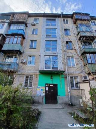 2кім. біля метро Черчіля,22а, продам