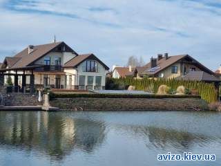 Продам 2 эт.коттедж  550 кв.м. с выходом на озеро в КГ Севериновка