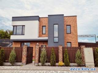 Продам 2 єт.кирпичній дом в с.Лесники,КГ Солнечній склон