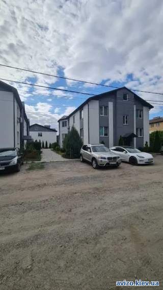 3-к таунхаус Броварський, Погреби, Грушевського 16а