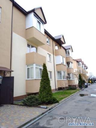 БЕЗ % продам двосторонню 2-кімнатну квартиру в ЖК "Погреби"..