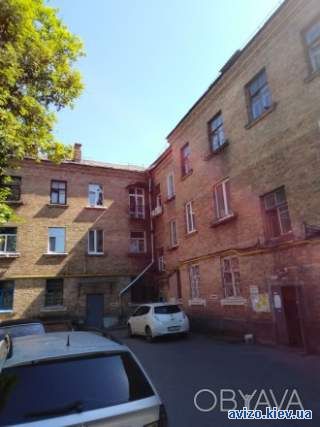 Продам кімнату у 3-кімнатній квартирі на Науки, 59.