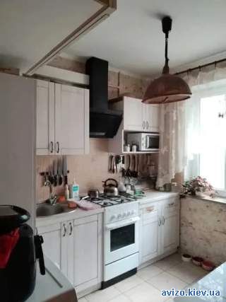 кімната Київ, Святошинський, Зодчих 30